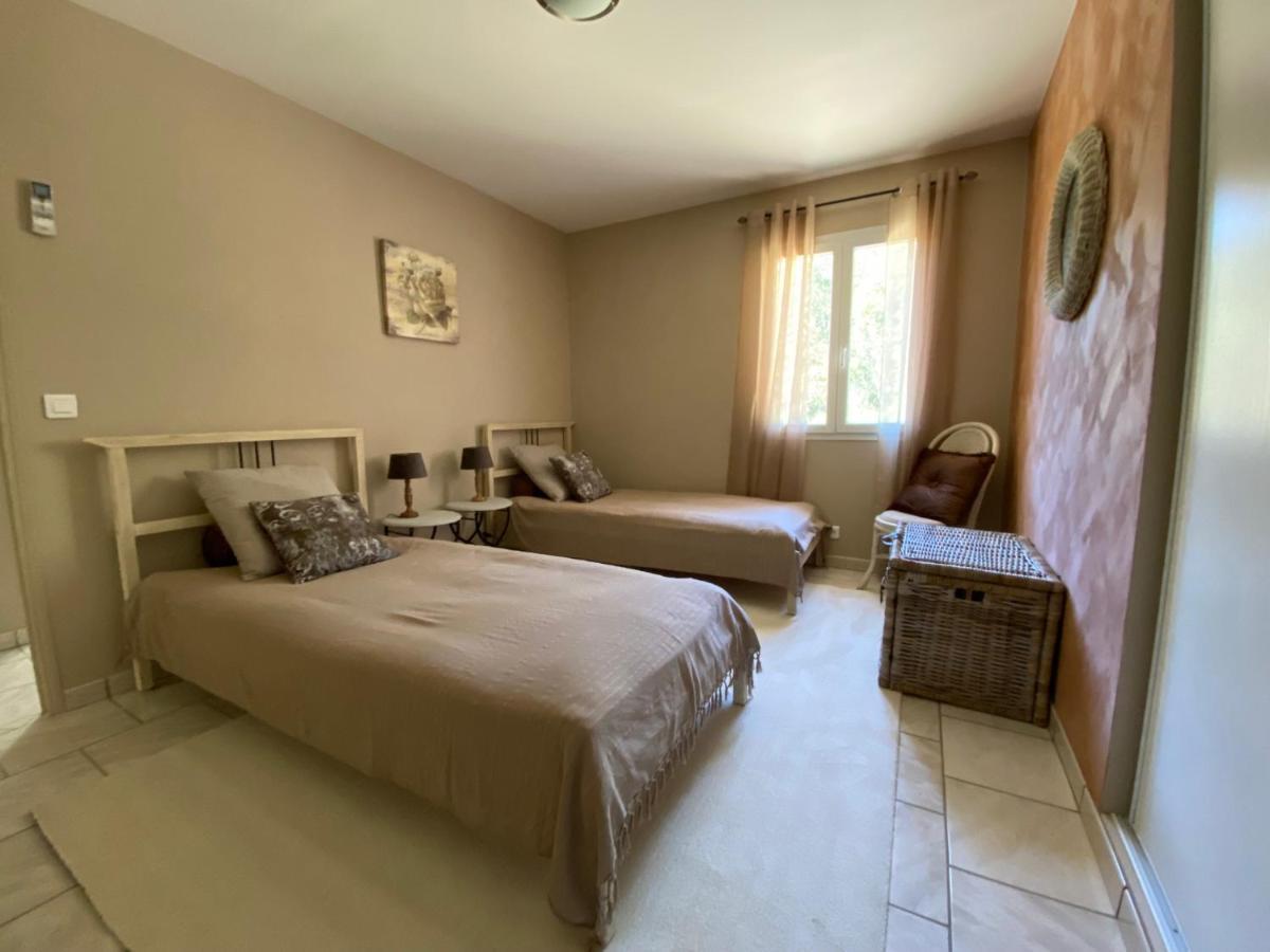 Bed and Breakfast L'Eveil En Provence Entrecasteaux Esterno foto