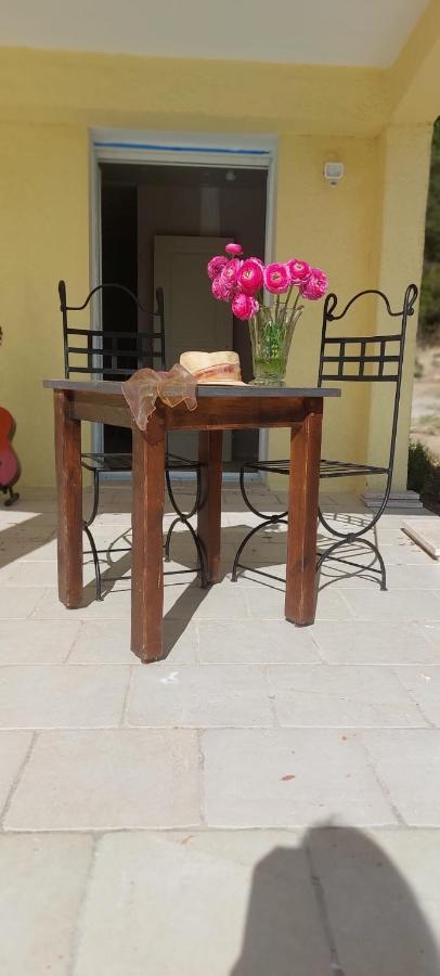 Bed and Breakfast L'Eveil En Provence Entrecasteaux Esterno foto