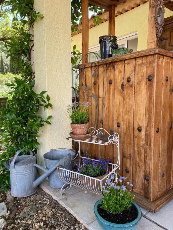 Bed and Breakfast L'Eveil En Provence Entrecasteaux Esterno foto