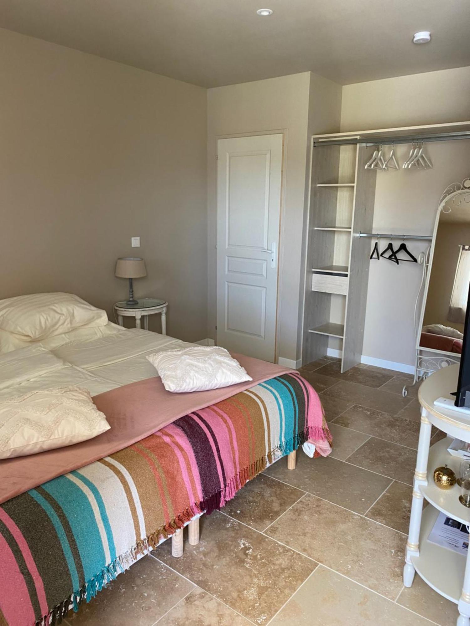 Bed and Breakfast L'Eveil En Provence Entrecasteaux Esterno foto