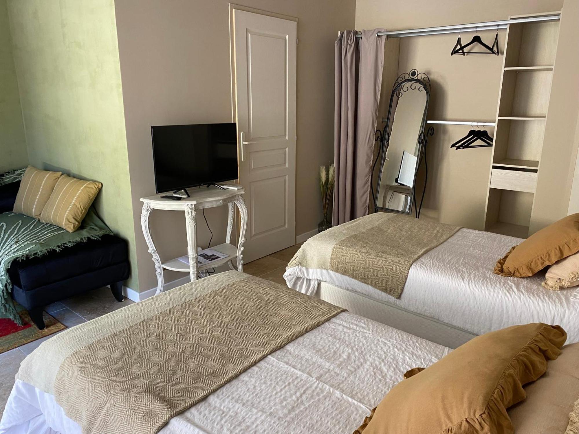 Bed and Breakfast L'Eveil En Provence Entrecasteaux Esterno foto