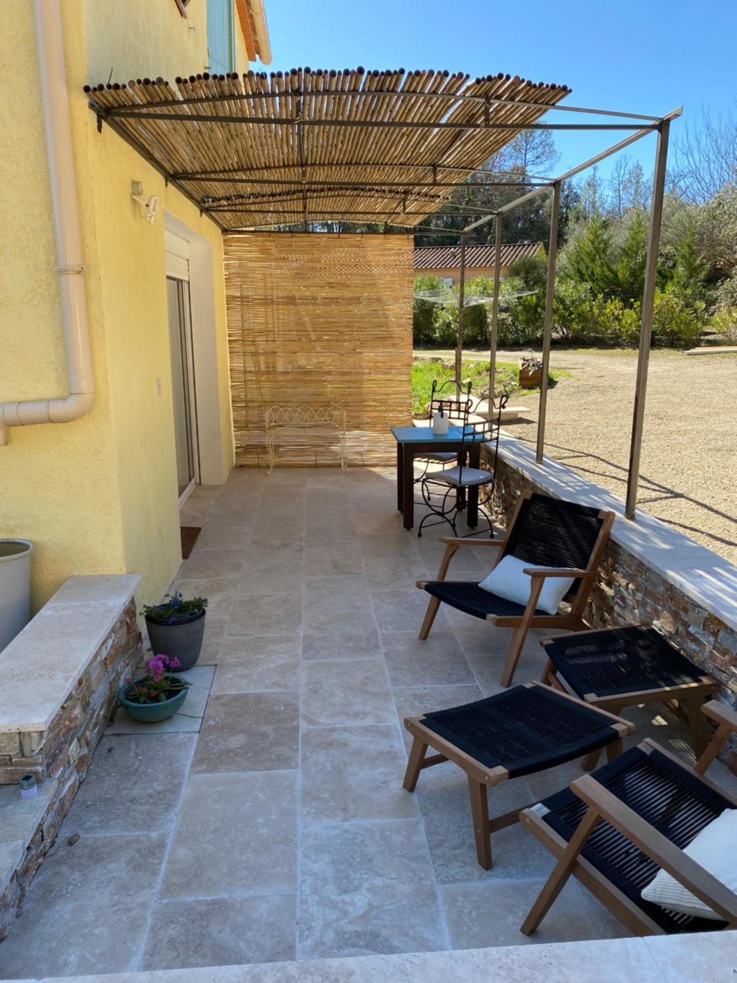 Bed and Breakfast L'Eveil En Provence Entrecasteaux Esterno foto