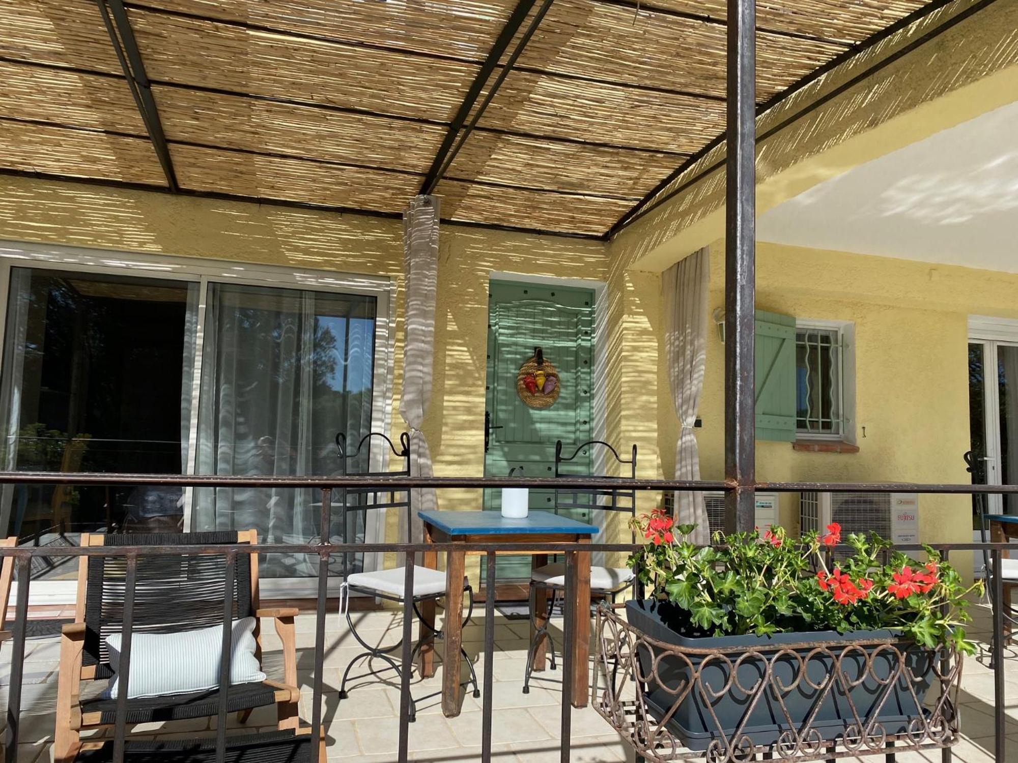 Bed and Breakfast L'Eveil En Provence Entrecasteaux Camera foto