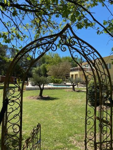 Bed and Breakfast L'Eveil En Provence Entrecasteaux Esterno foto